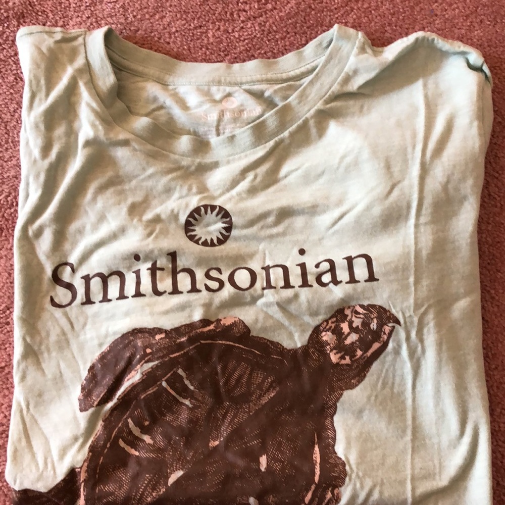 Smithsonian Sea Turtle Tee! 🐢 Junior Size 15/17